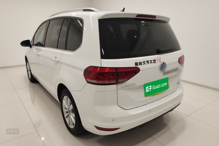 Volkswagen Touran 2018 car image #5