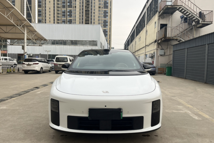 Li 2025 car image #5