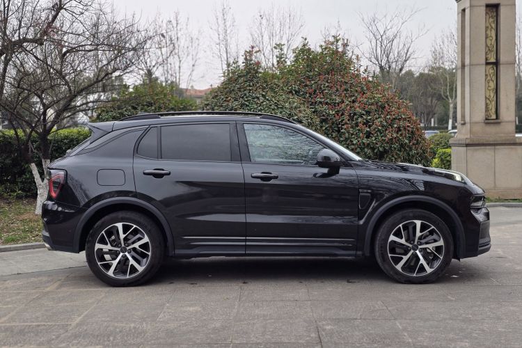 Lynk & Co 01 EM-P 2022 car image #5
