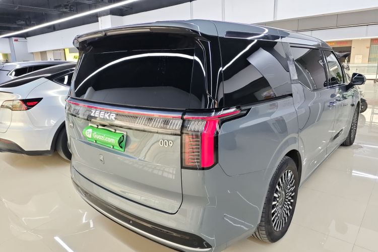 Zeekr 009 2025 car image #5