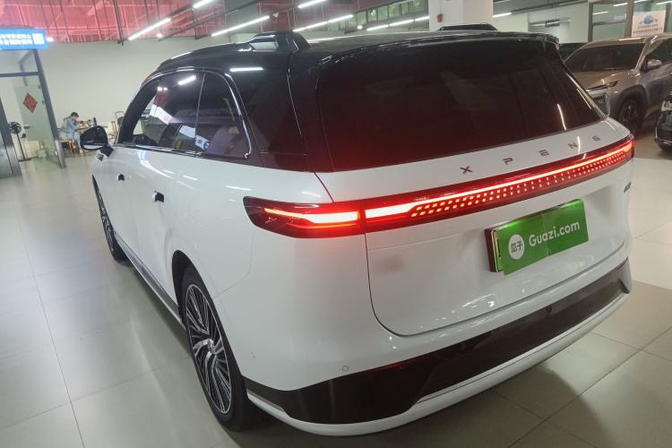 Xpeng G9 2025 car image #5