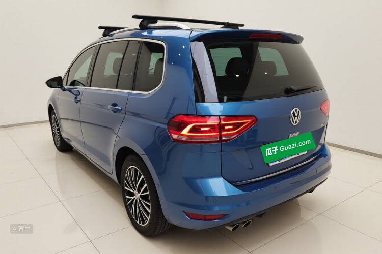 Volkswagen Touran 2018 car image #5
