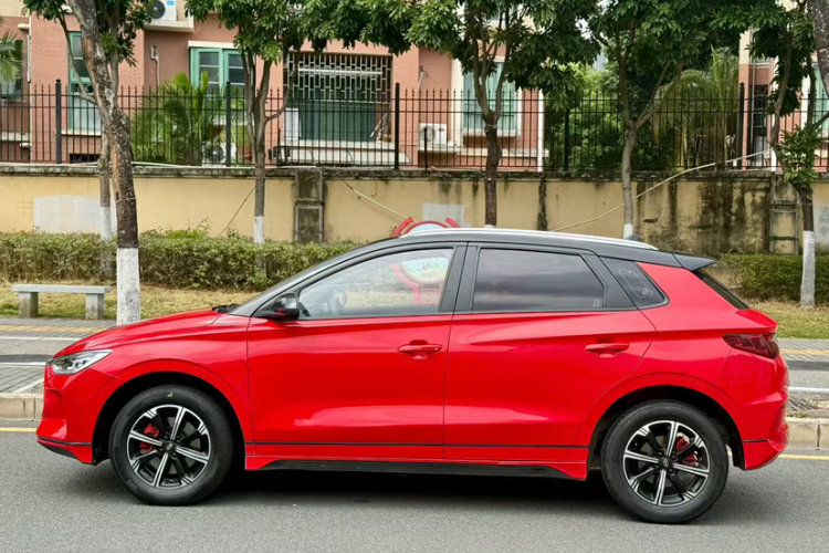 BYD e2 2019 imagem de carro #5