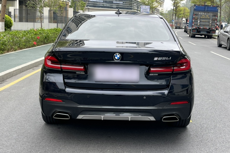 BMW 5 Series 2024 car image #5