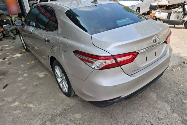 Toyota Camry 2023 immagine di auto #5