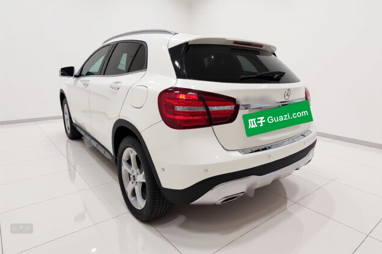 Mercedes-Benz GLA Class 2019 immagine di auto #5