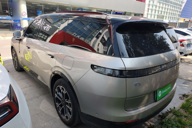 Lynk & Co 900 2025 car image #5