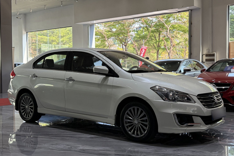 Suzuki Ciaz 2017 изображение автомобиля #5
