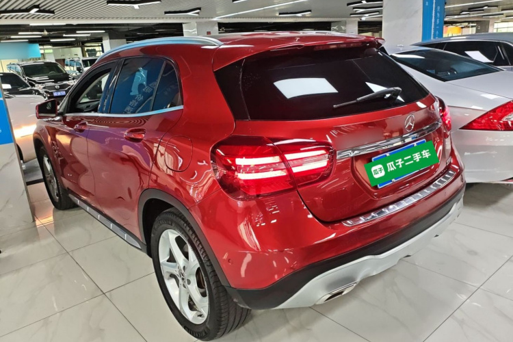 Mercedes-Benz GLA Class 2018 immagine di auto #5