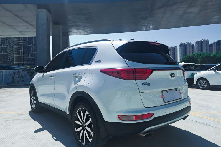 Kia KX5 2017 صورة سيارة #5