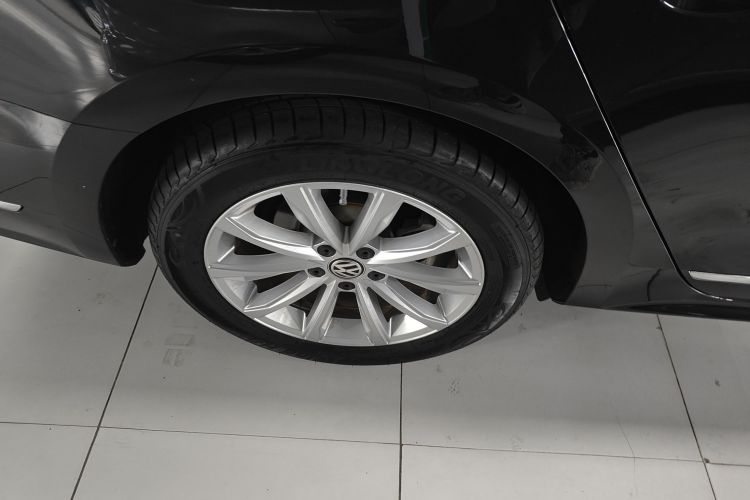Volkswagen Passat 2018 car image #5