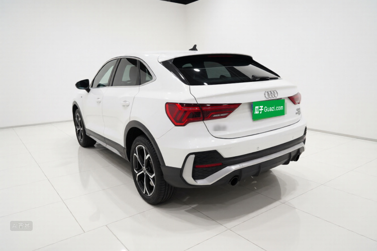 Audi Q3 2021 car image #5