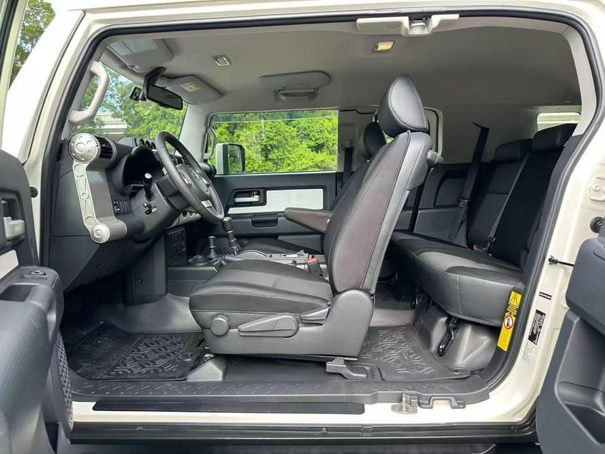 Toyota FJ Cruiser 2019 #5 Toyota FJ Cruiser 2019 car image #5