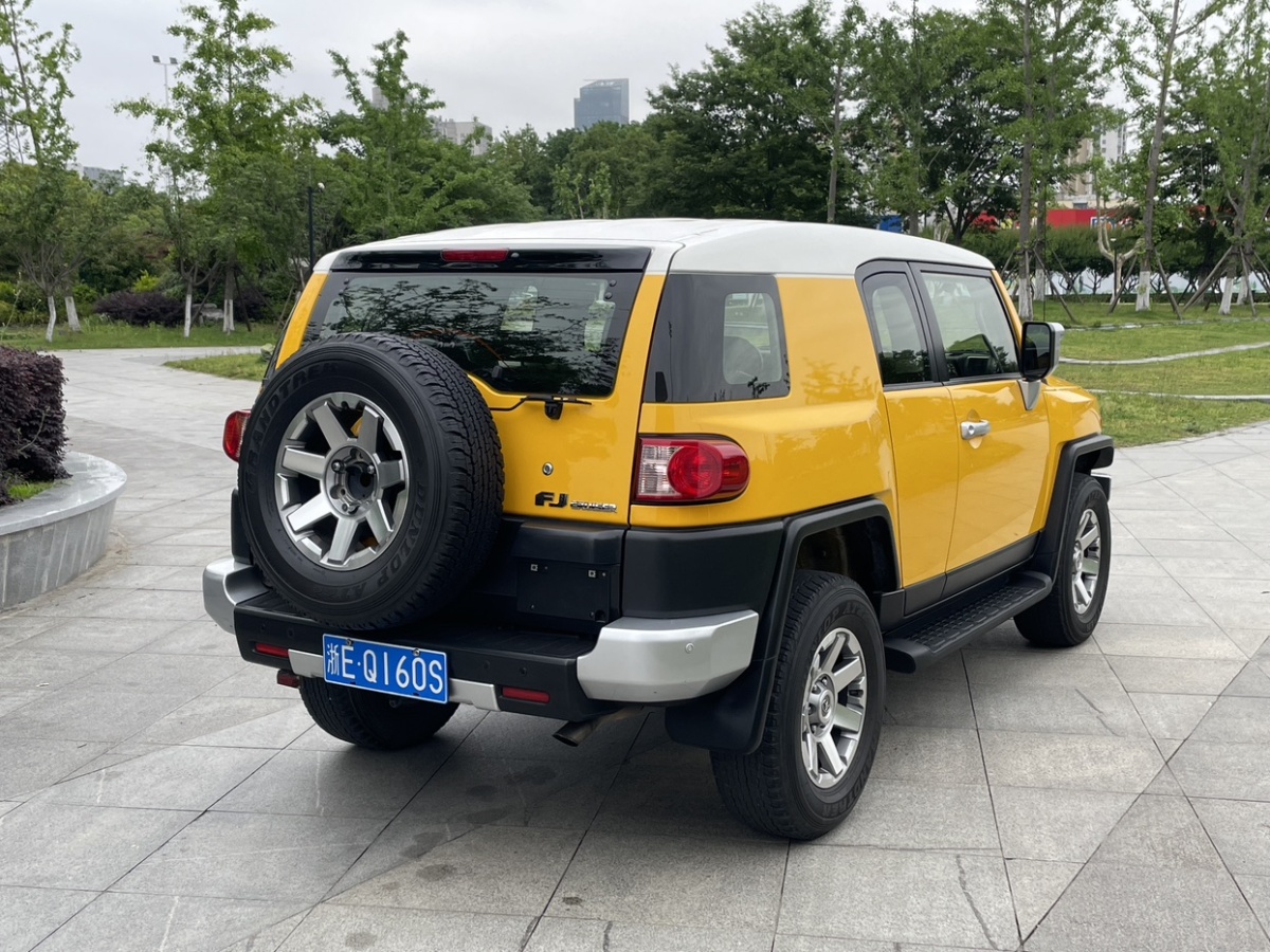 Toyota FJ Cruiser 2018 immagine di auto #5