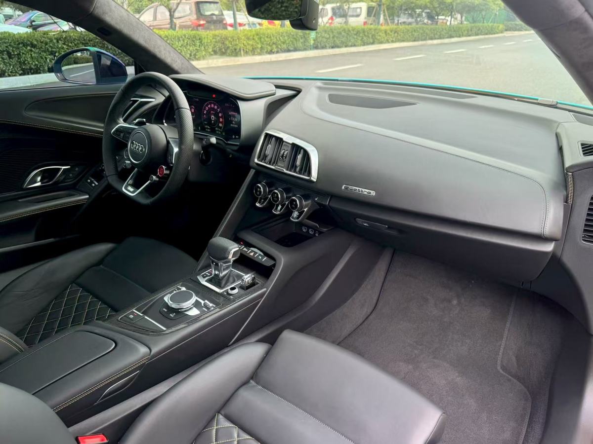 Audi R8 2023 car image #5