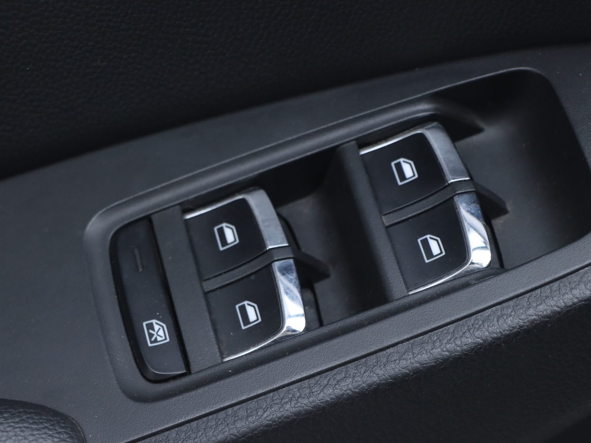 Roewe RX5 2019 изображение автомобиля #5