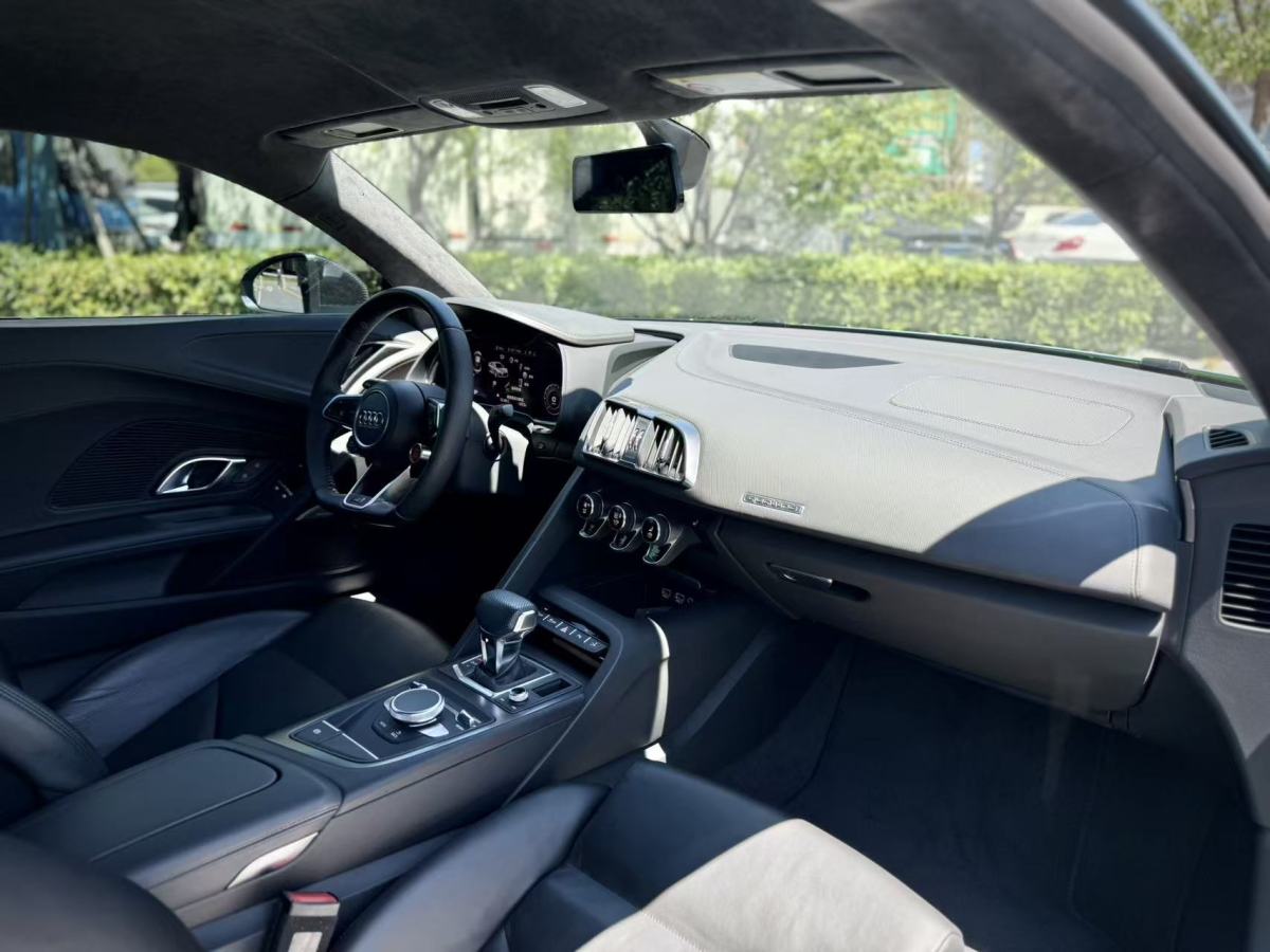 Audi R8 2018 car image #5