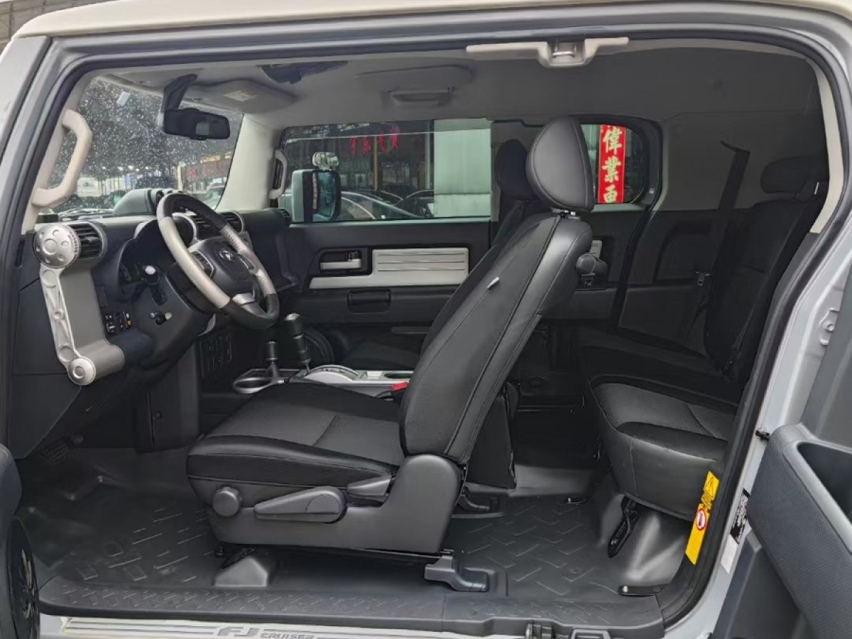 Toyota FJ Cruiser 2018 #5 Toyota FJ Cruiser 2018 car image #5