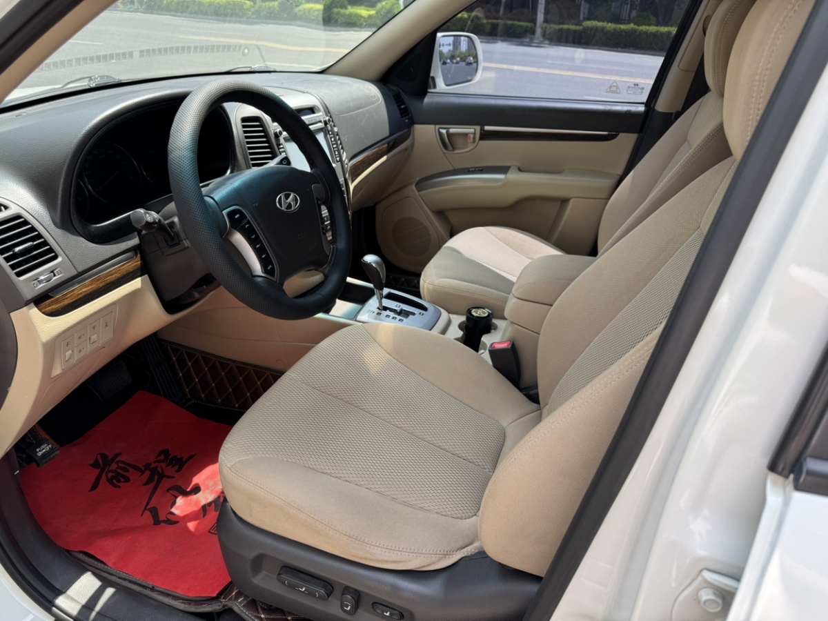 Hyundai Santa Fe Classic 2013 car image #5