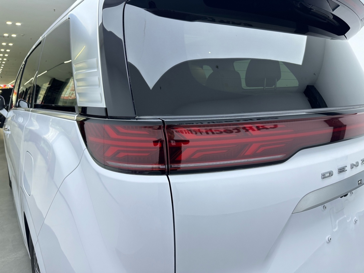 Denza N8L 2024 #5 Denza N8L 2024 car image #5