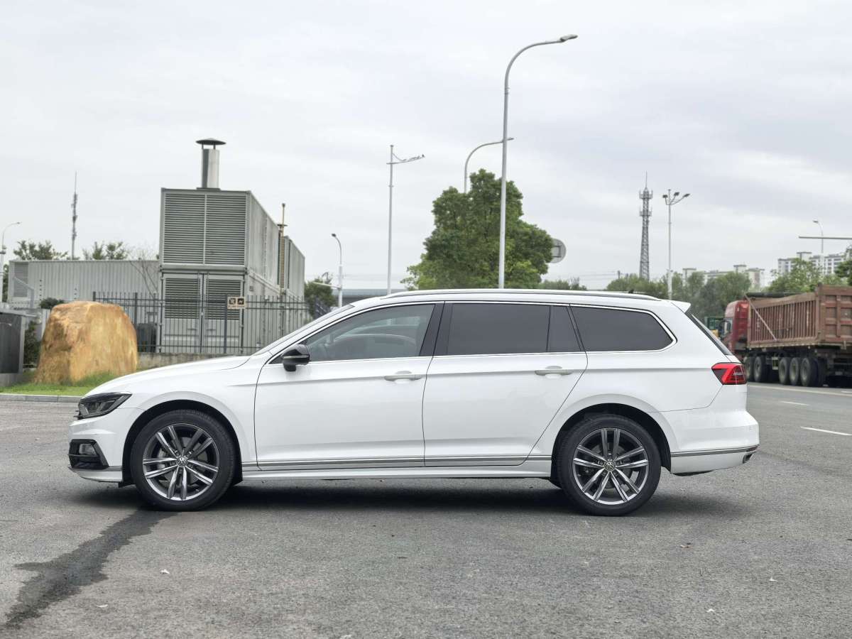 Volkswagen Passat Variant 2018 immagine di auto #5