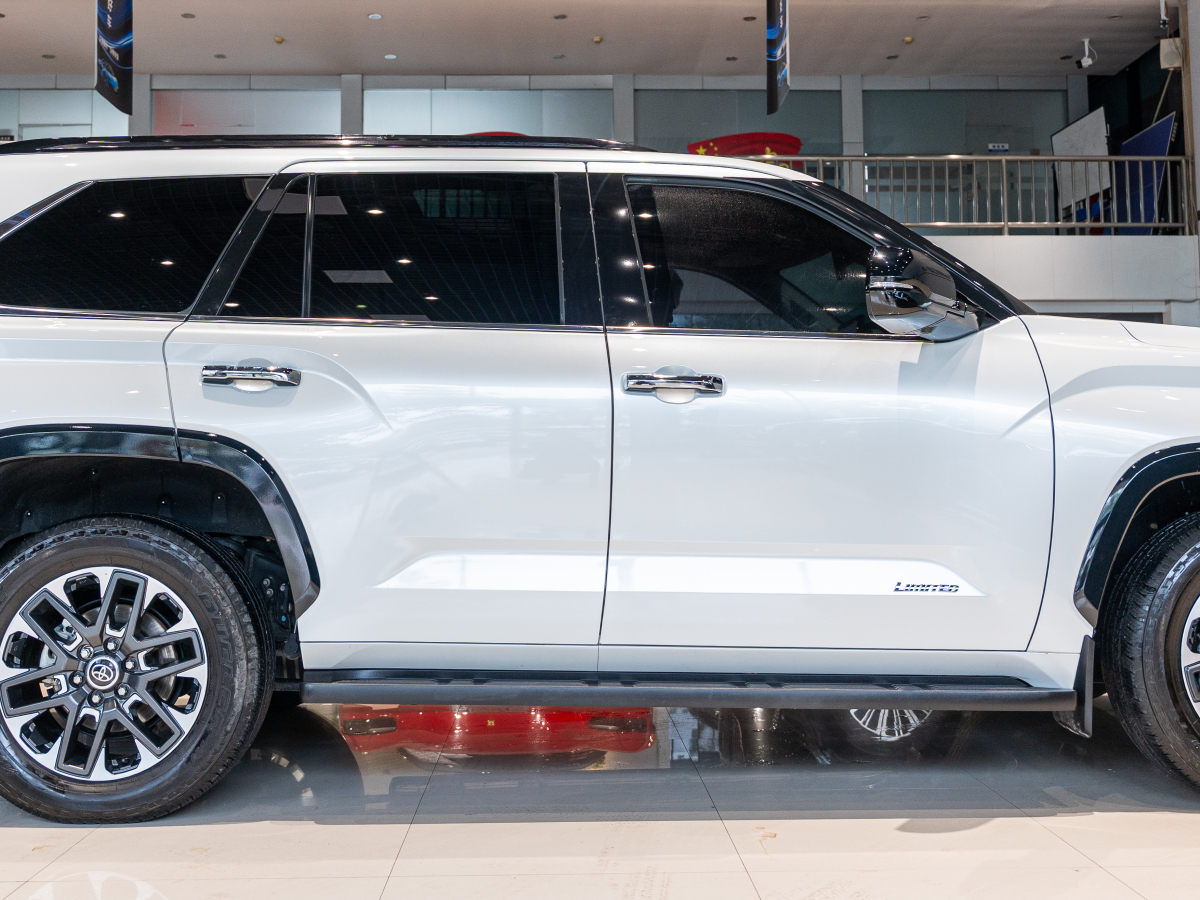 Toyota Sequoia 2023 #5 Toyota Sequoia 2023 imagen de coche #5