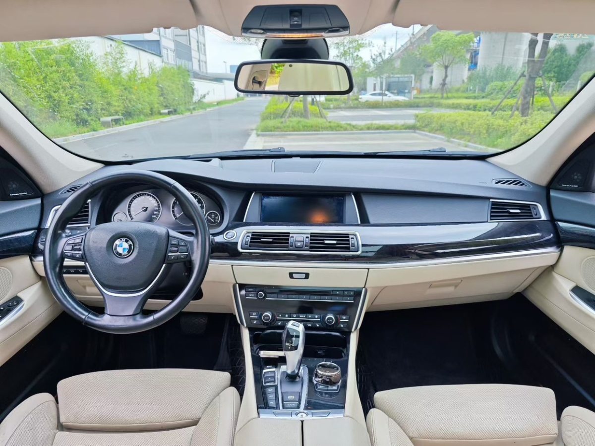 BMW 5 Series GT 2014 immagine di auto #5