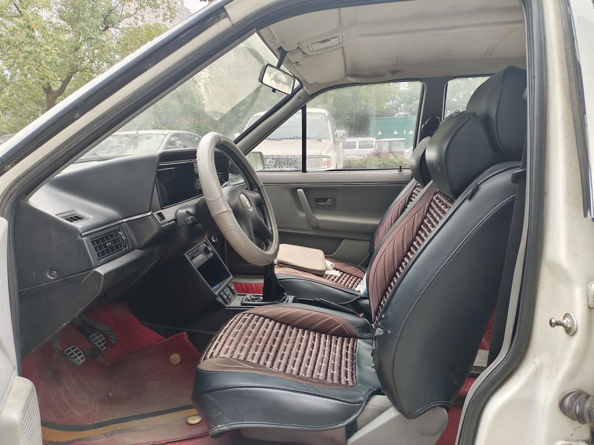 Volkswagen Santana Classic 2012 immagine di auto #5