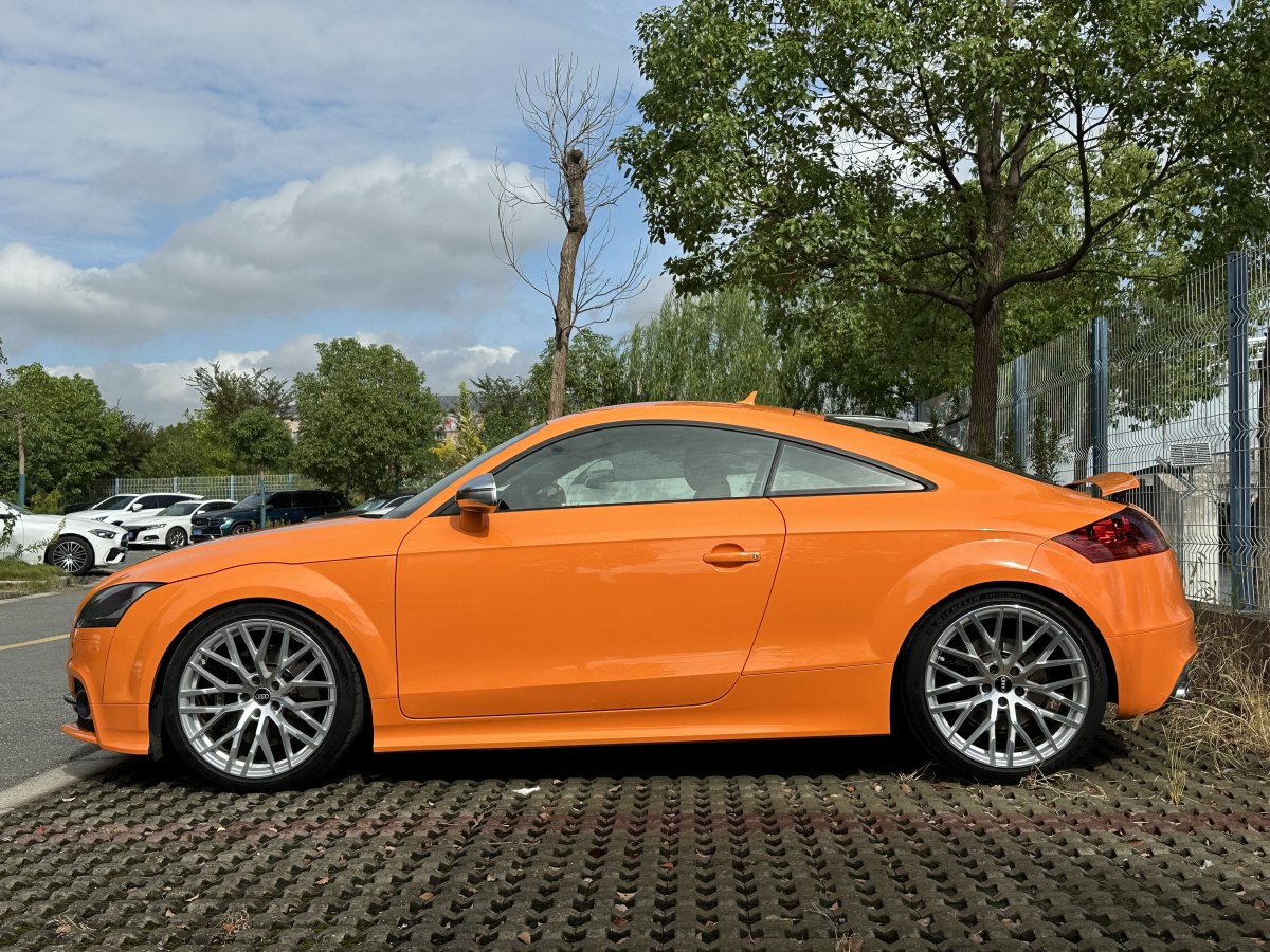 Audi TTS 2011 car image #5