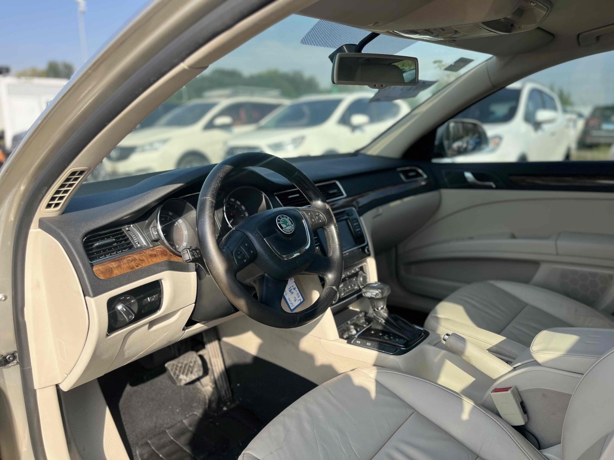 Skoda Superb 2012 immagine di auto #5