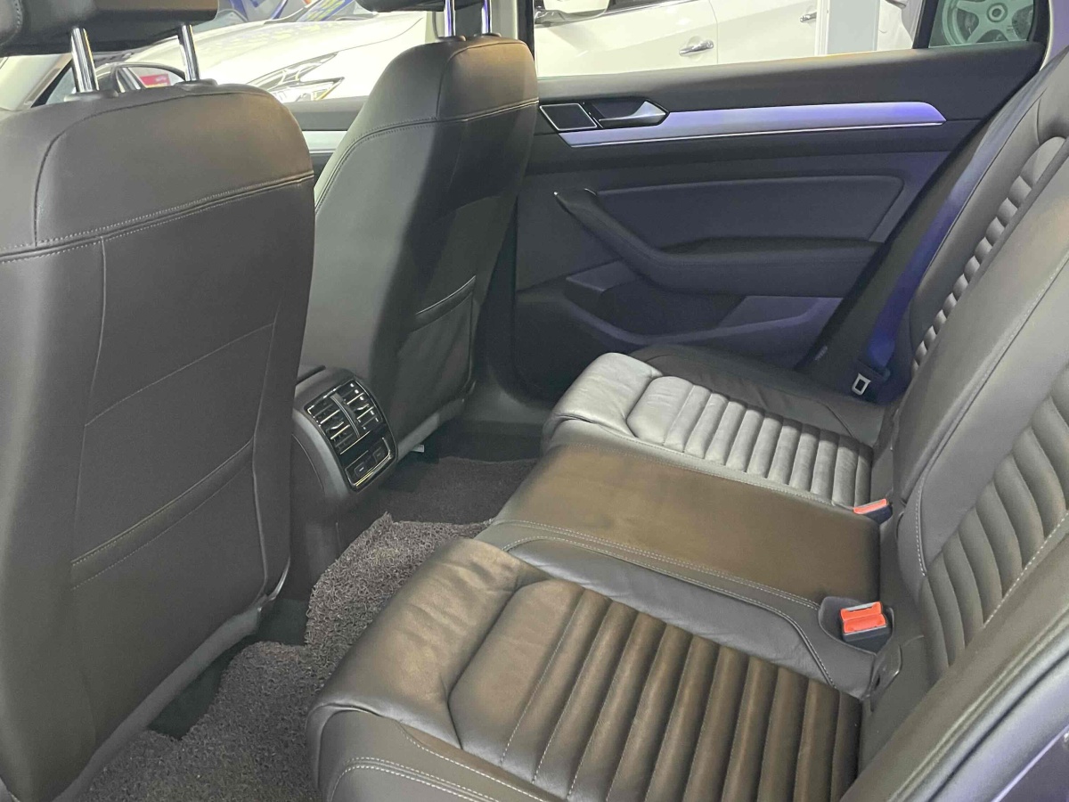 Volkswagen Passat Variant 2017 immagine di auto #5