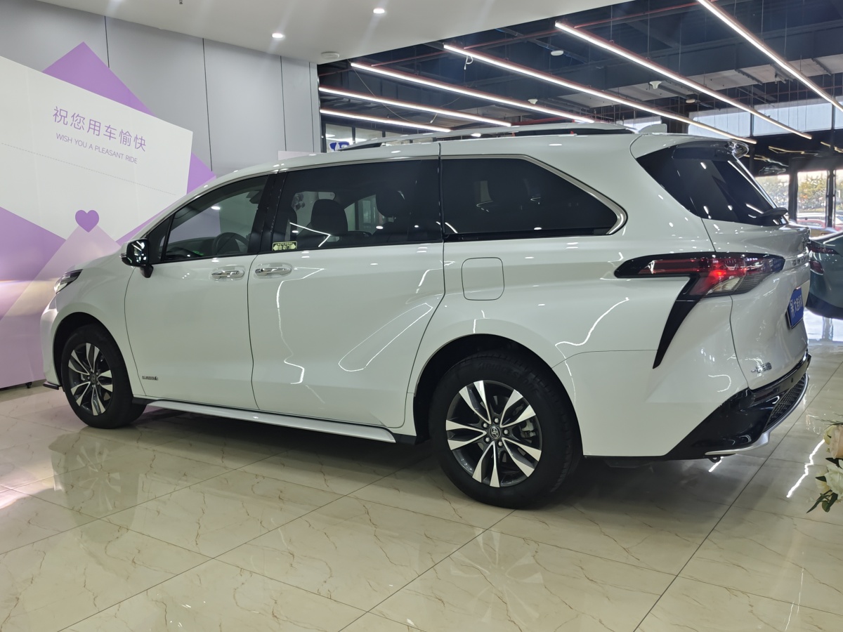 Toyota Granvia 2024 car image #5