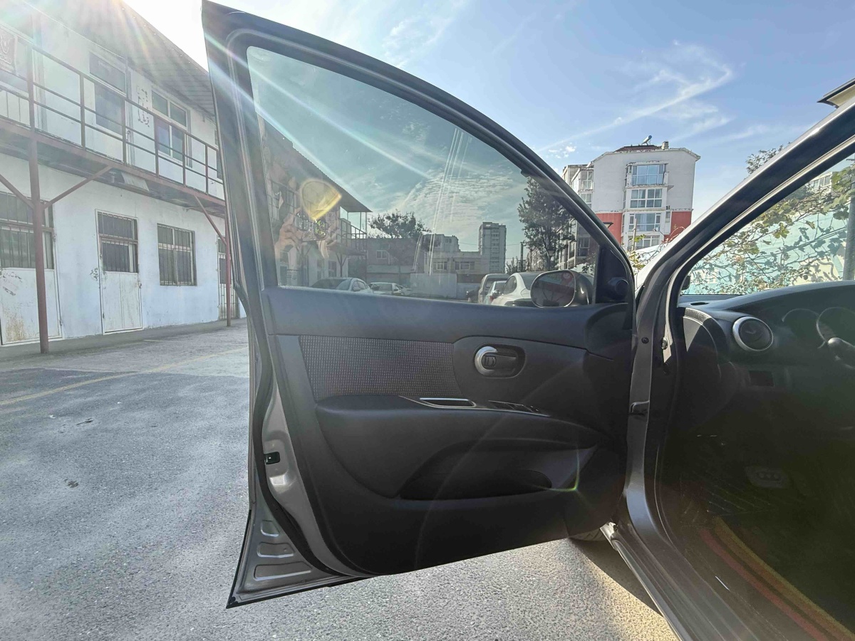 日产 骊威 2010 汽车图片 #5