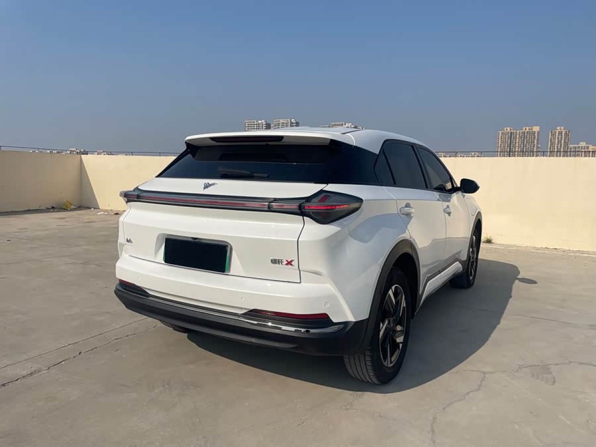 哪吒汽车 哪吒X 2024 汽车图片 #5