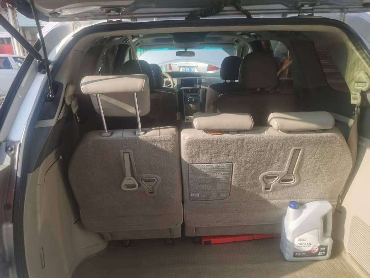 Toyota Previa 2011 car image #5