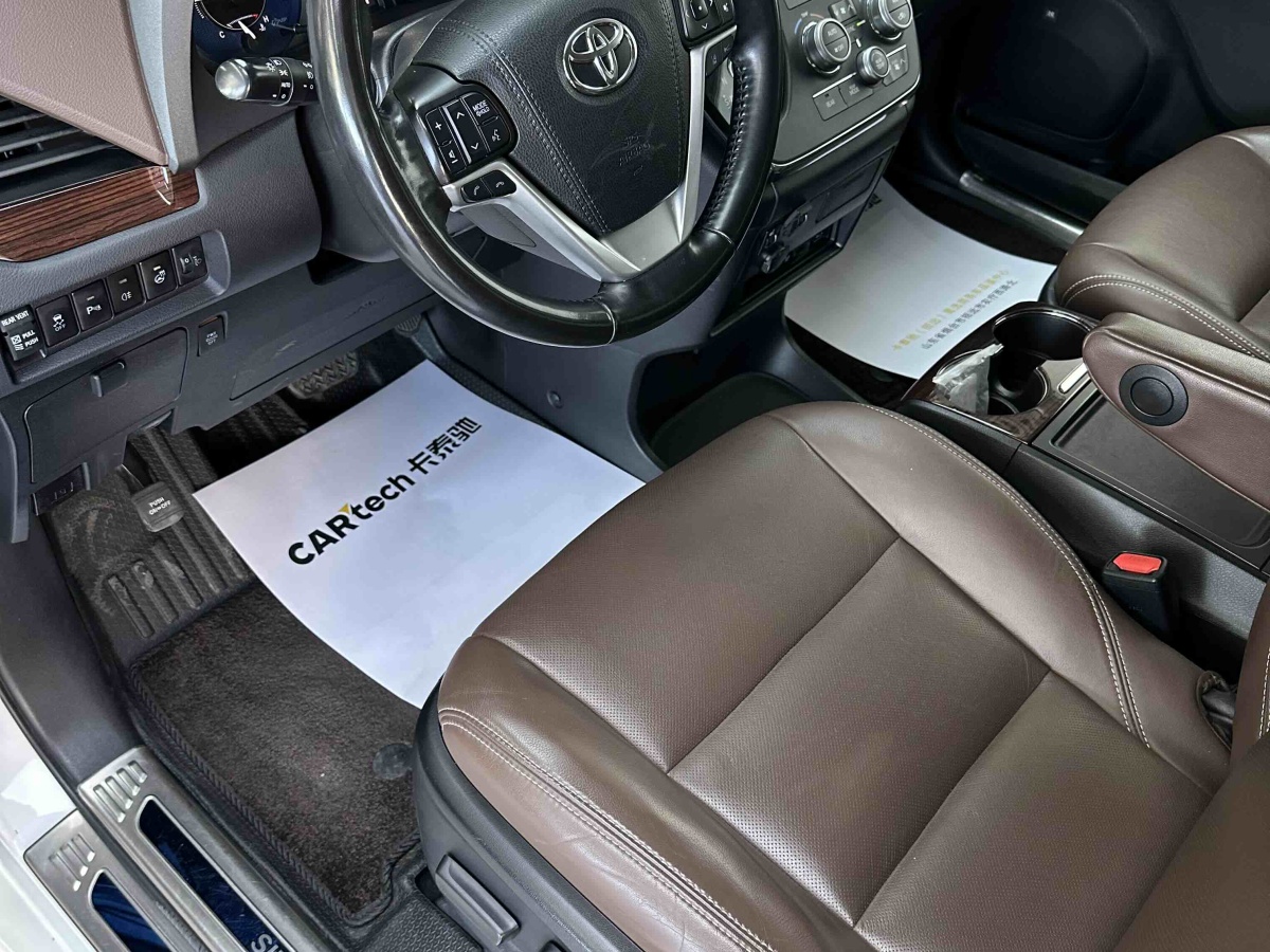 Toyota SIENNA 2019 #5 Toyota SIENNA 2019 car image #5