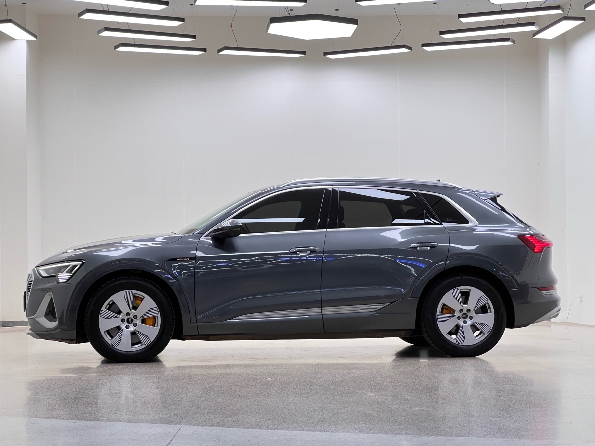 Audi Q4 e-tron 2023 صورة سيارة #5