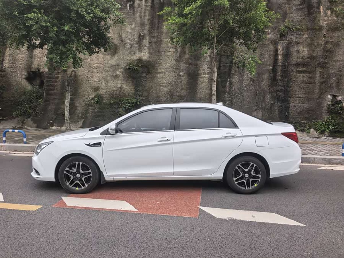 BYD G5 2015 imagen de coche #5