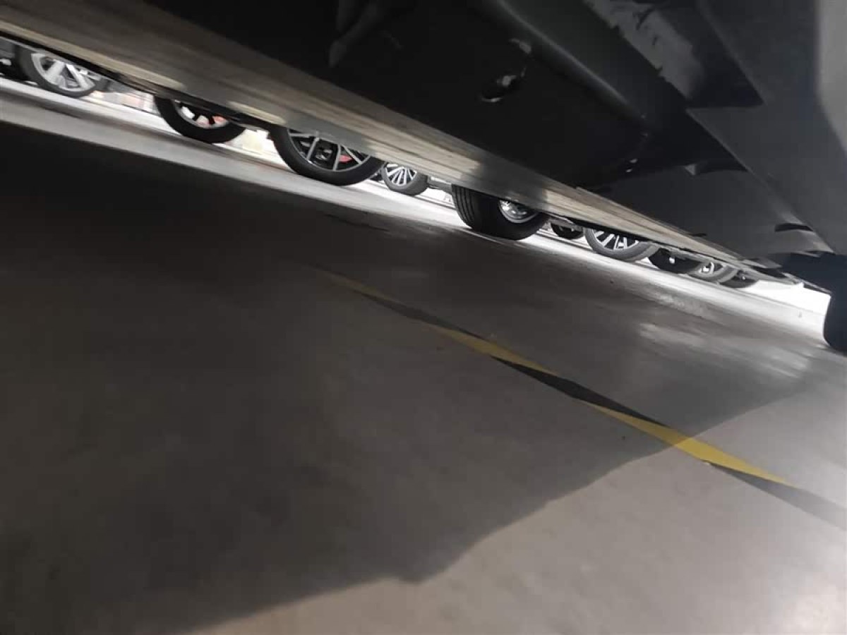 哪吒汽车 哪吒X 2023 汽车图片 #5