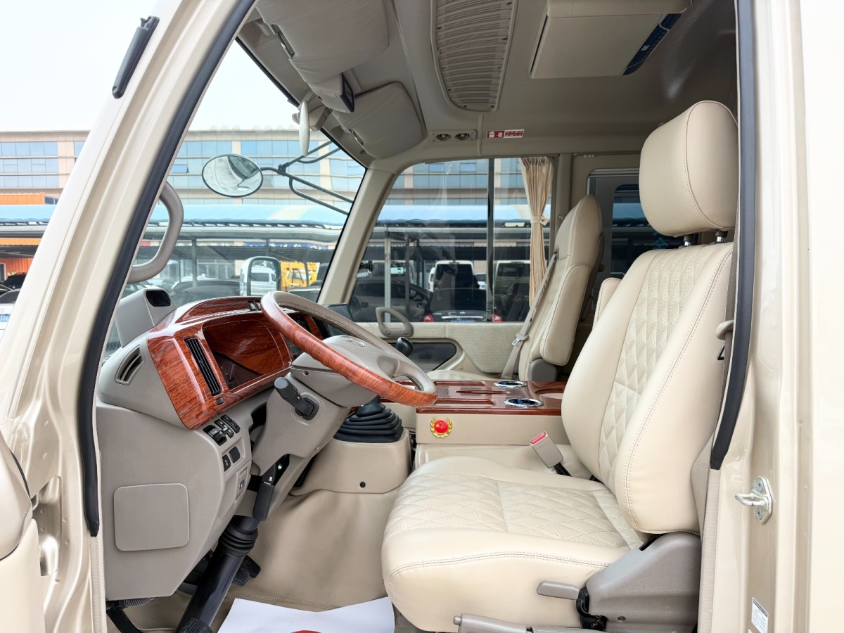 Toyota Coaster 2023 imagen de coche #5