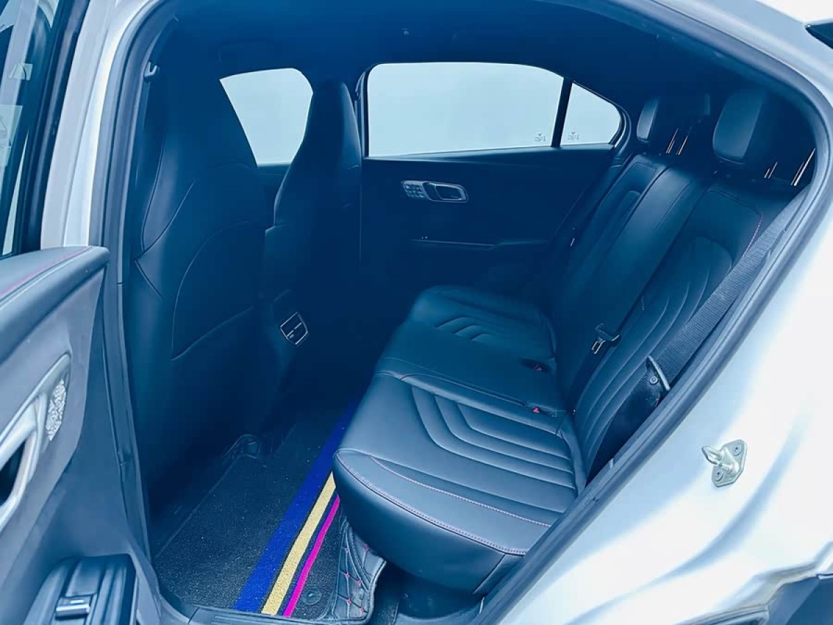 哪吒汽车 哪吒X 2024 汽车图片 #5