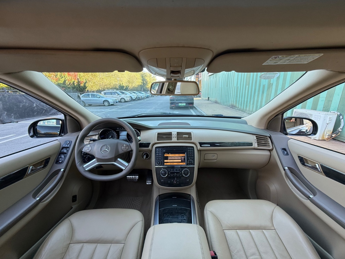 Mercedes-Benz R Class 2010 car image #5