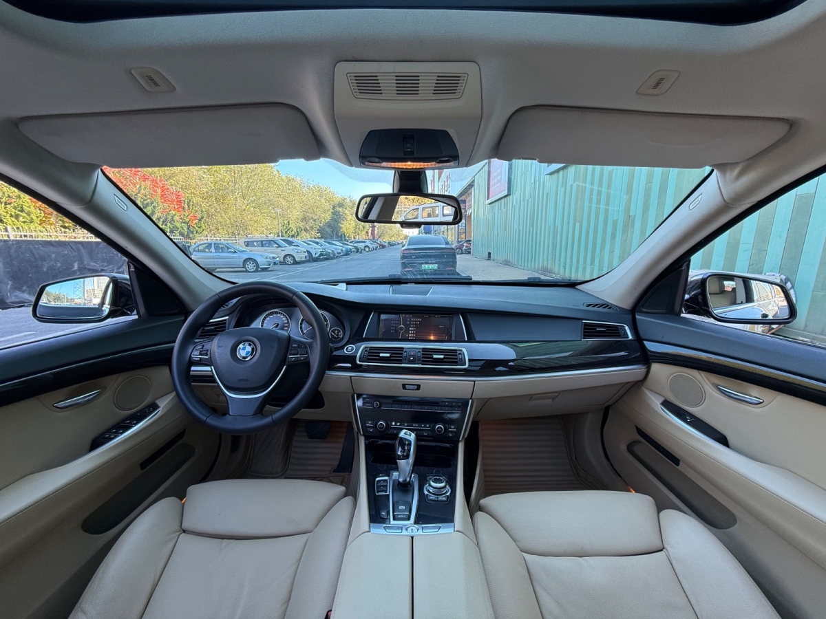 BMW 5 Series GT 2010 immagine di auto #5