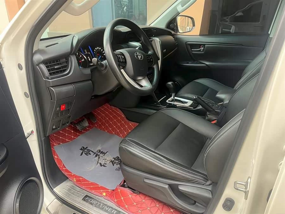 Toyota Fortuner 2018 immagine di auto #5