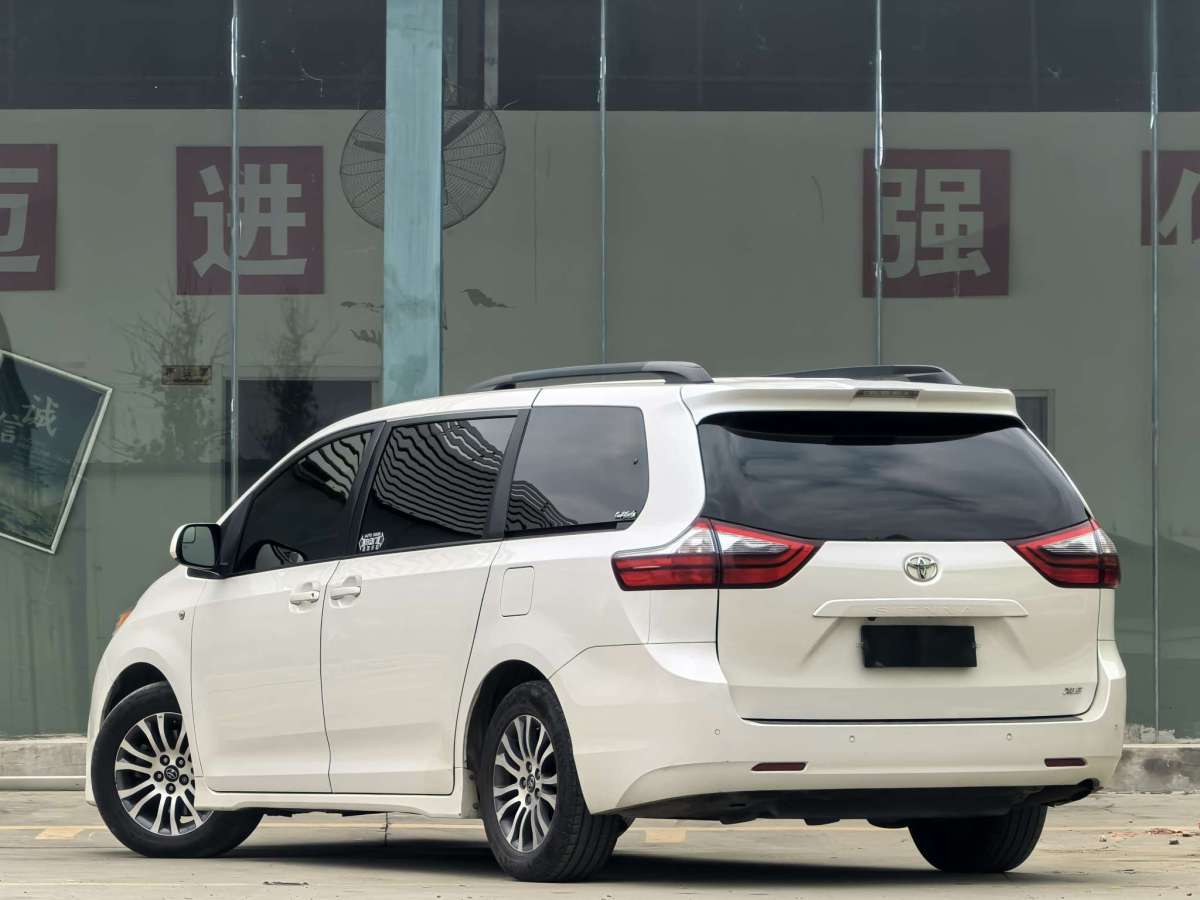 Toyota SIENNA 2019 صورة سيارة #5