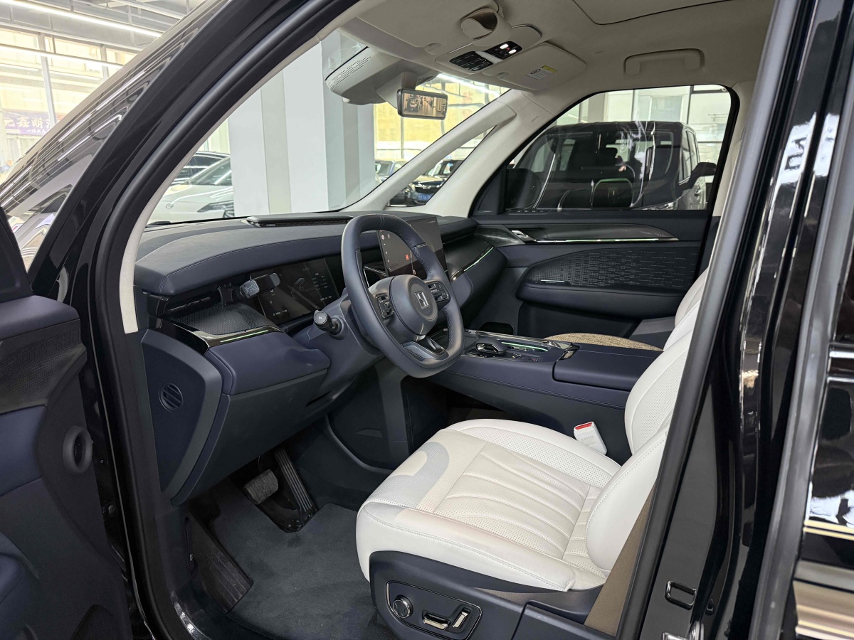 Hyundai Coupe 2025 imagen de coche #5