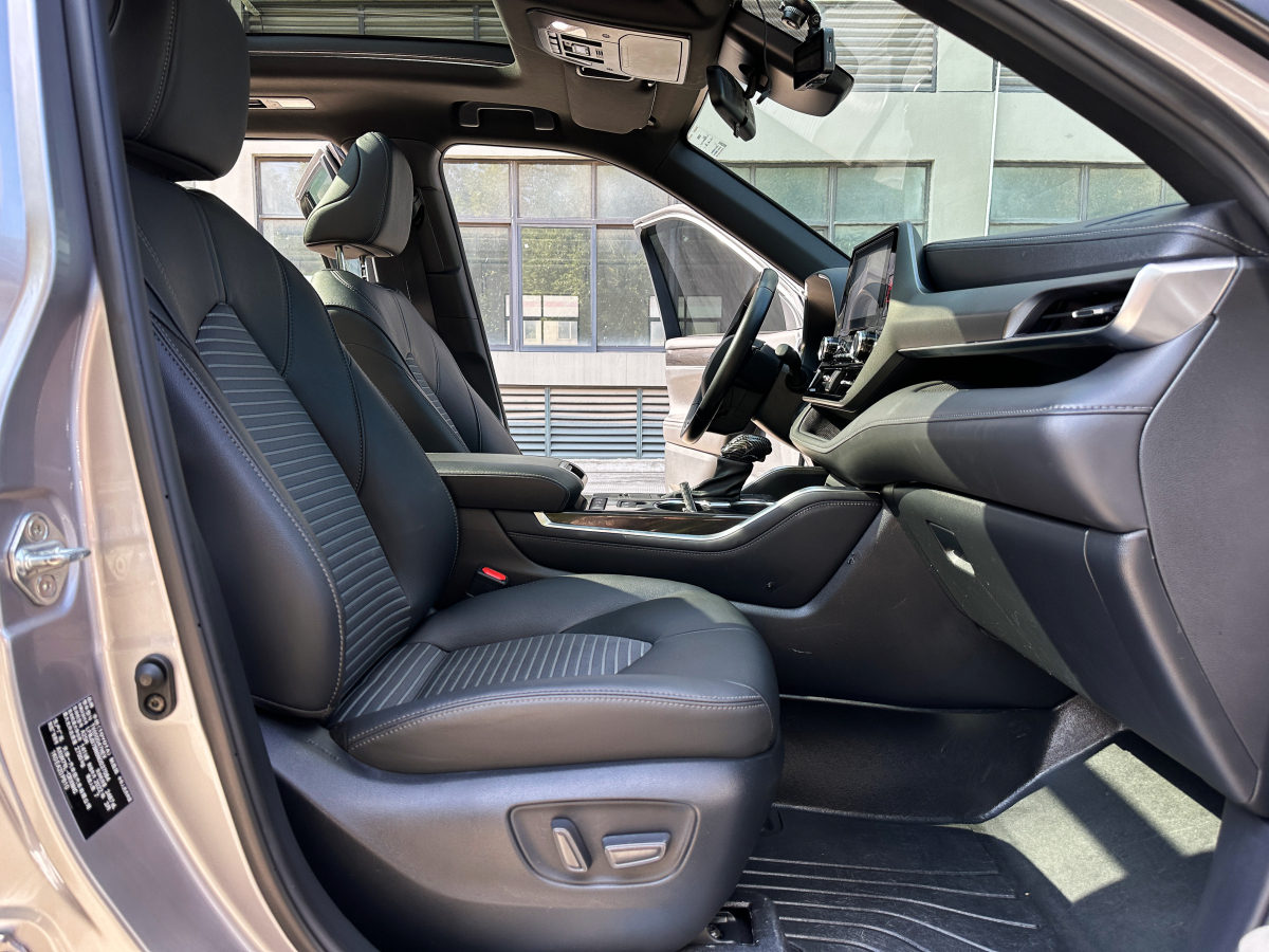 Toyota Crown Kluger 2022 immagine di auto #5