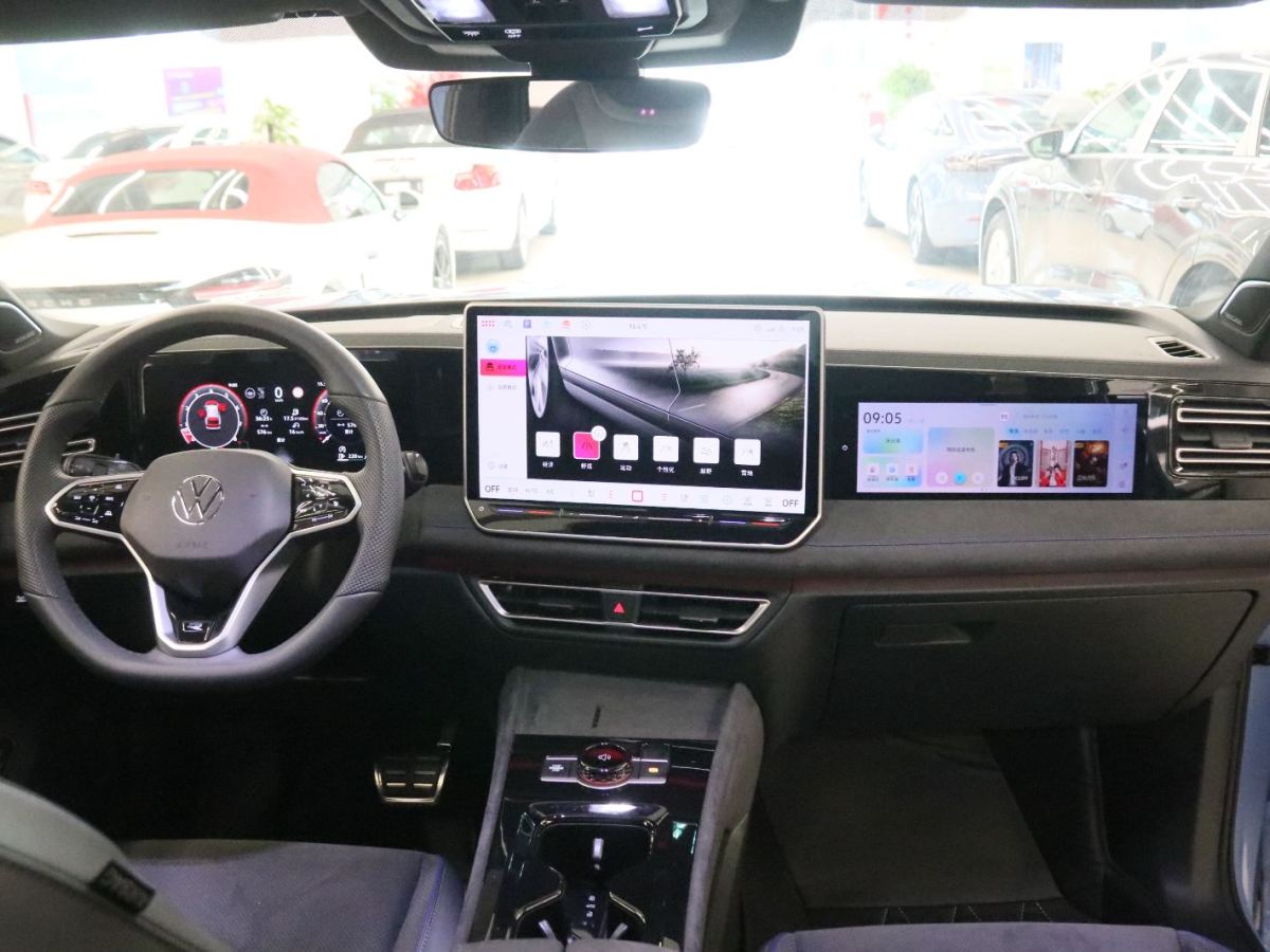 Volkswagen Tiguan L 2024 immagine di auto #5