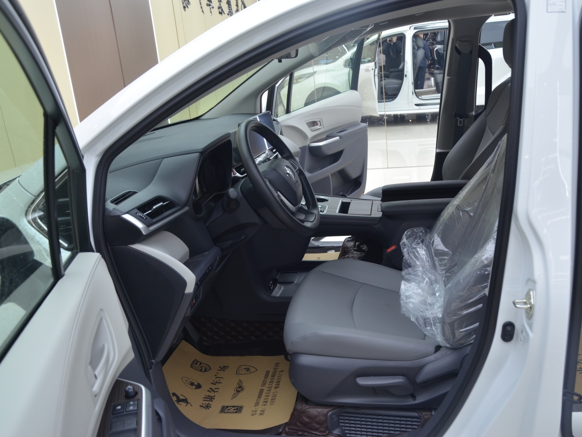 Toyota Granvia 2025 immagine di auto #5