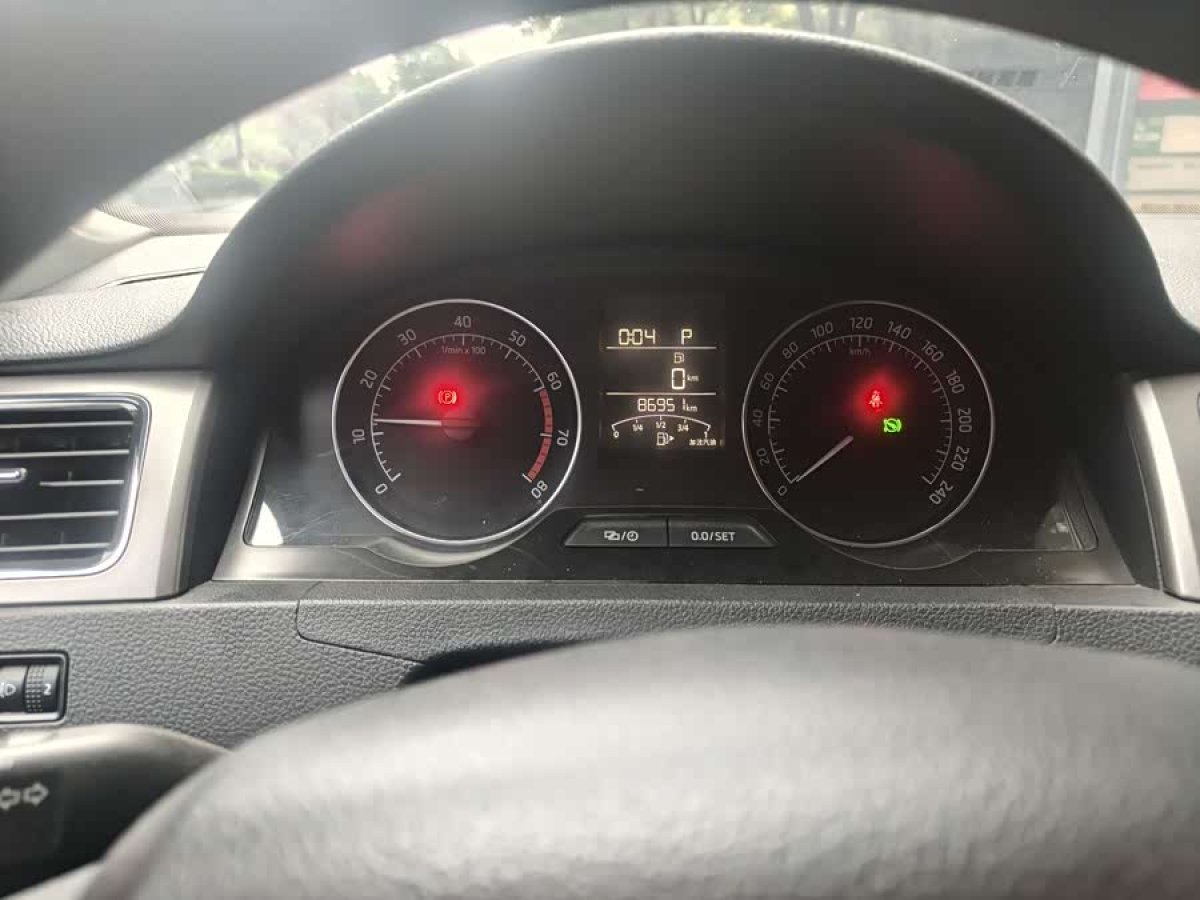 Skoda Rapid Spaceback 2016 car image #5